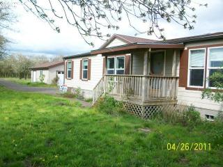 9601 Wells Landing Rd, Independence, OR 97351-7902