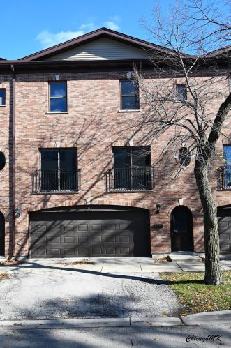 2343 74th Ct, Chicago, IL 60707-2632