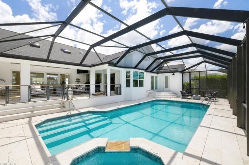 117 Sharwood Dr, Naples FL 34110-5724 exterior