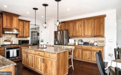 17 Fieldcrest Dr, Columbus NJ  08022-1959 exterior