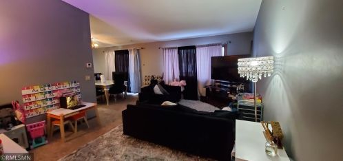 400 Victoria Dr, Chaska, MN 55318-1659