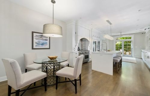 61 Elm St, Chicago IL 60610-2434 exterior