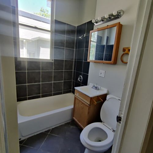 516 Englewood Ave, Chicago IL  60621-3240 exterior