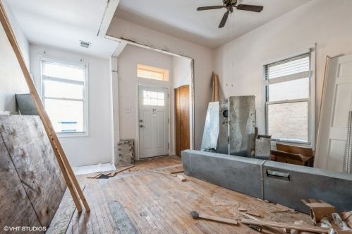 814 Leavitt St, Chicago IL 60622-8699 exterior