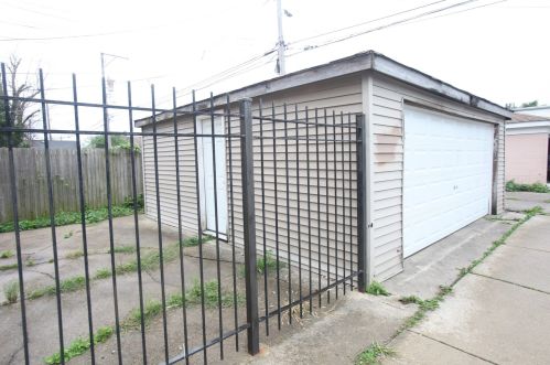 3939 Iowa St, Chicago IL 60651-3242 exterior