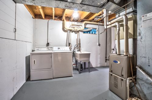 1202 Sprucebrook Dr, Kalamazoo MI 49048-5814 exterior