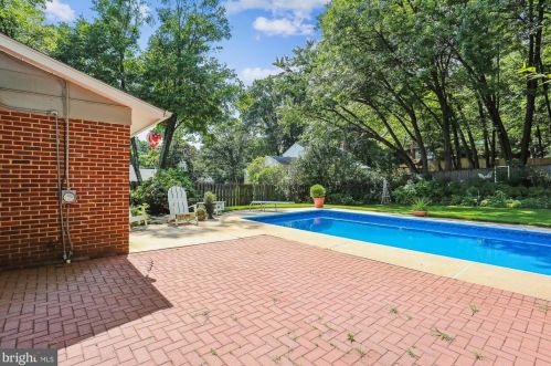 7641 Miller Fall Rd, Rockville MD 20855-1165 exterior