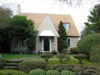 6955 Sacramento St, Portland OR  97213-6034 exterior