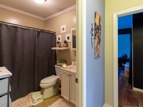 28 Hollister St, Manchester CT 06042-3532 exterior