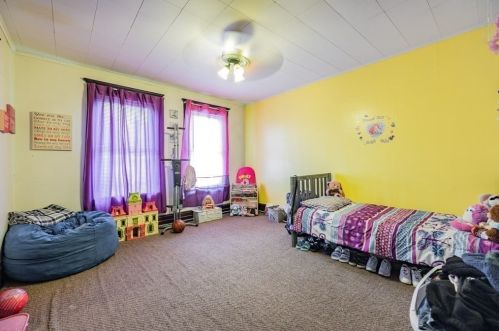 8 Maple St, Chicopee MA 01020-2626 exterior