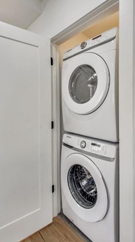 2830 Barry Ave, Chicago IL  60618-7016 exterior