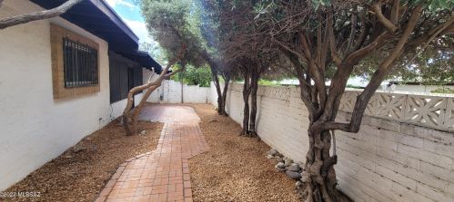 5825 Placita Esplendora, Tucson AZ  85718-4522 exterior