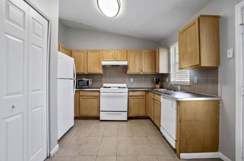 305 Emerald Grn Ct, Atlanta GA 30349-8423 exterior