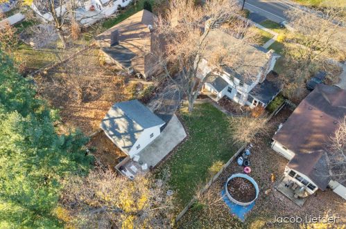 524 3 Mile Rd, Grand Rapids MI 49505-3345 exterior