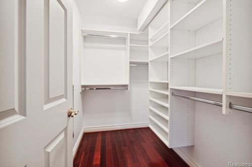 2511 Golf Crst Dr, Rochester MI 48309-4063 exterior