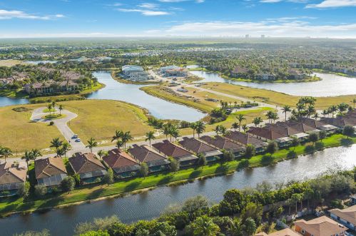 2862 Aviamar Cir, Naples FL 34114-9564 exterior