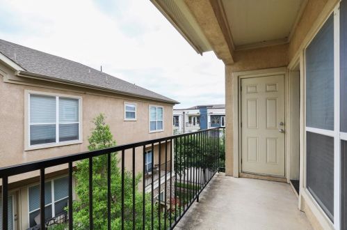 3111 Cedarplaza Ln, Dallas TX  75235-8587 exterior