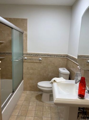 2418 Seymour Ave, Bronx NY 10469-3017 exterior