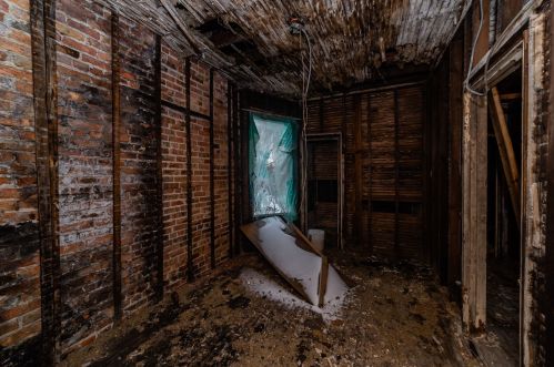 9002 Mackinaw Ave, Chicago IL 60617-4437 exterior