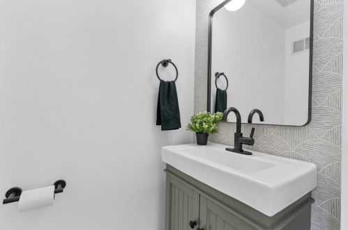 3828 Henley Dr, Pittsburgh PA  15235-5041 exterior