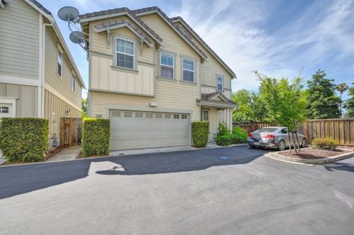 1302 Tapestry Ln, Concord CA 94520-3965 exterior