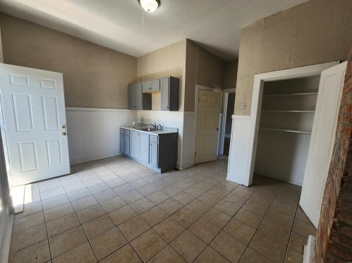 5512 Virginia Ave, Saint Louis, MO 63111-1939