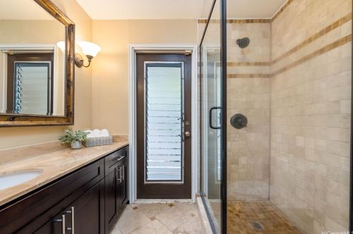 4933 Waa St, Honolulu HI 96821-1445 exterior