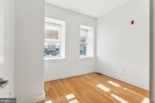 3146 Broad St, Philadelphia PA 19147-4919 exterior