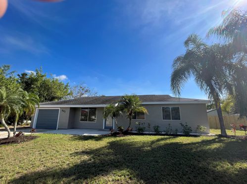 592 Whitmore Dr, Fort Pierce FL  34984-4570 exterior