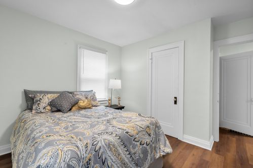 2823 Oriole Dr, Milwaukee WI 53209-4236 exterior