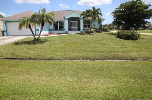 4686 Fallkirk St, Fort Pierce, FL 34953-6650