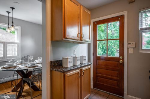 16 Monroe Ave, Alexandria VA 22301-1923 exterior