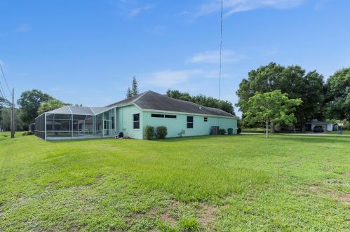 7404 Kenwood Rd, Fort Pierce, FL 34951-2412