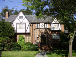 62 Fellsmere Rd, Newton, MA 02459-1340