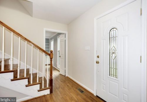 9606 Renton Dr, Springfield VA  22015-3015 exterior