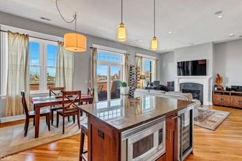 2905 Halsted St, Chicago, IL 60657-5117