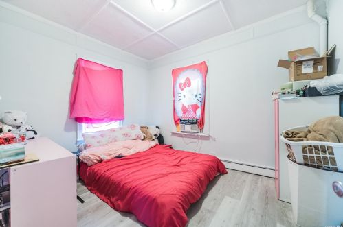 4028 Barnes Ave, Bronx NY 10466-4310 exterior