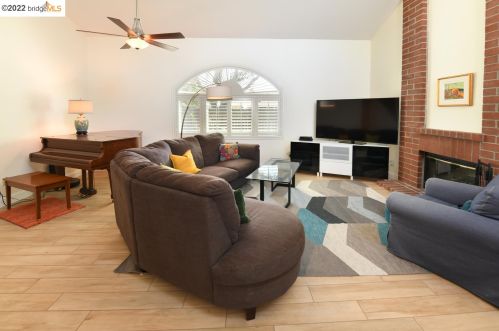 1807 Evalane Way, Concord CA 94519-2356 exterior