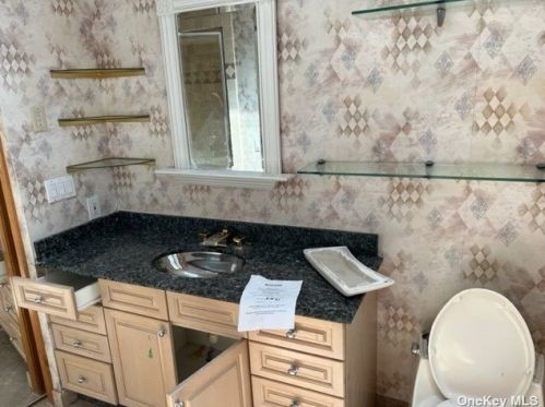 7 Croydon Ct, Huntington Station NY 11746-6143 exterior