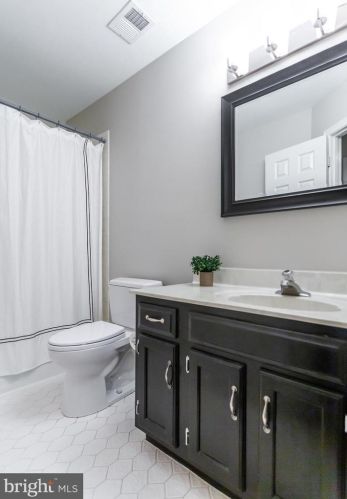 7308 Aynsley Ln, Mc Lean VA 22102-2931 exterior