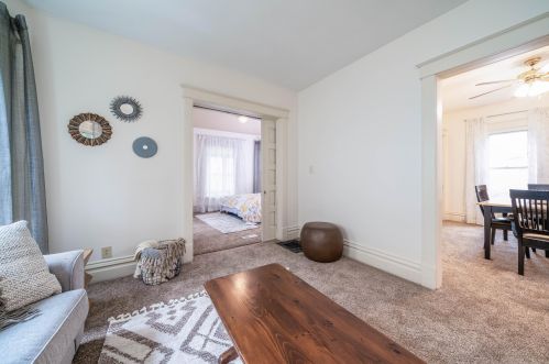 1020 Clinton Ave, Kalamazoo MI 49001-3881 exterior