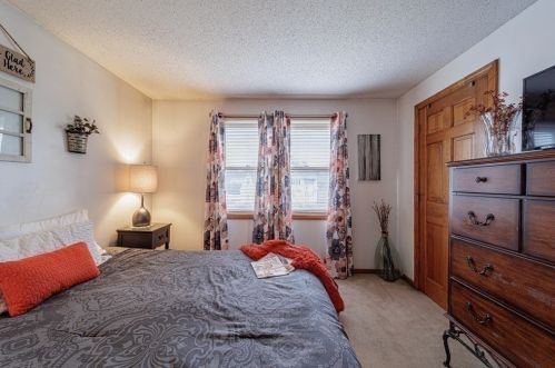 201 Winterset Dr, Springfield MA 01129-1850 exterior