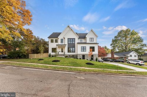 1327 Mayflower Dr, Mc Lean VA 22101-3405 exterior