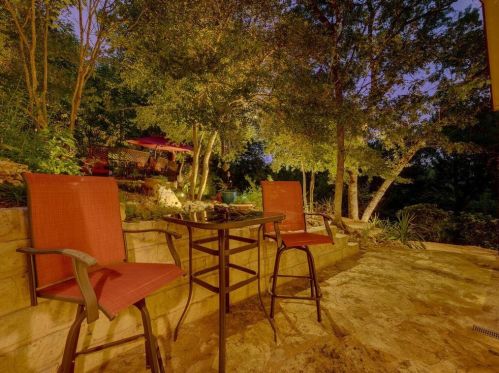 3909 Edwards Mtn Dr, Austin TX 78731-3845 exterior