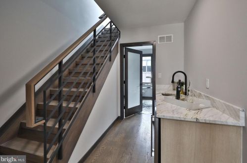 613 Bainbridge St, Philadelphia PA 19146-2413 exterior