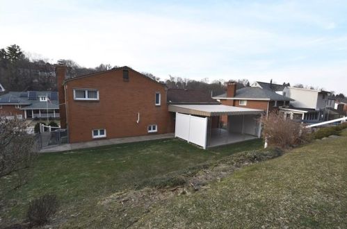 3951 Edge Rd, Pittsburgh PA 15227-3409 exterior