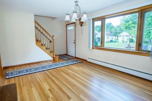 5 Litchfield Dr, Enfield CT 06082-5807 exterior