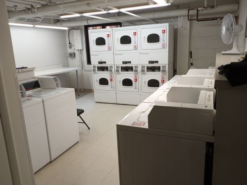 6300 Sheridan Rd, Chicago IL  60660-1750 exterior