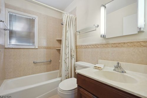 72 Fellswood Dr, Livingston NJ 07039-2238 exterior