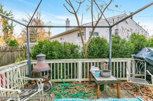 15 Mason Dr, Hazlet NJ 07730-2027 exterior